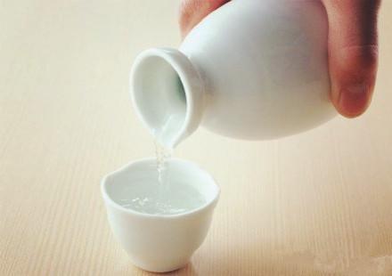 濃香型白酒的香味是什么樣的？濃香型白酒有什么特色？