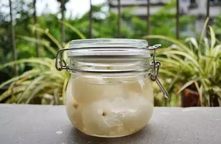 喝白酒可以吃荔枝嗎？如何制作荔枝酒？