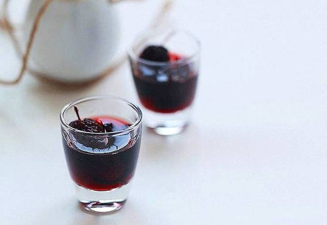 桑葚酒和葡萄酒哪個(gè)好，桑葚酒和葡萄酒有什么區(qū)別