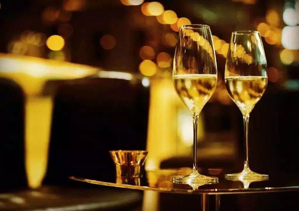 白葡萄酒需要醒酒嗎？什么情況下要醒酒