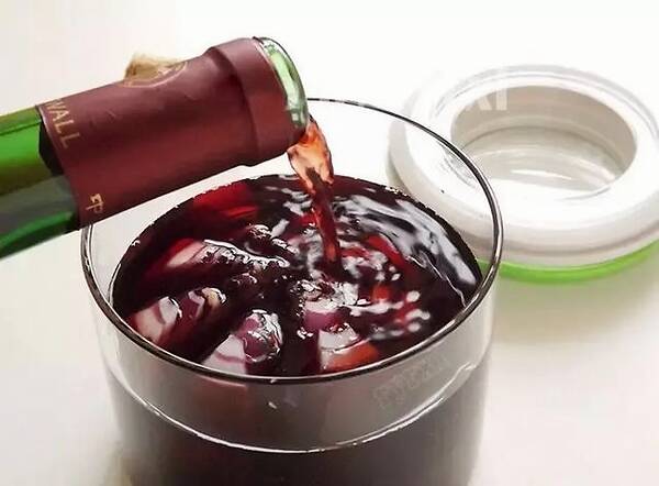 紅酒泡洋蔥什么時候喝最好？一次喝多少好？
