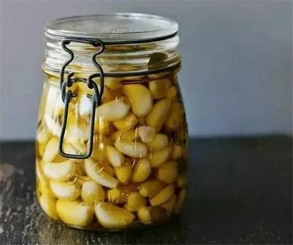 大蒜泡酒可以放冰糖嗎？可以治腳氣嗎？