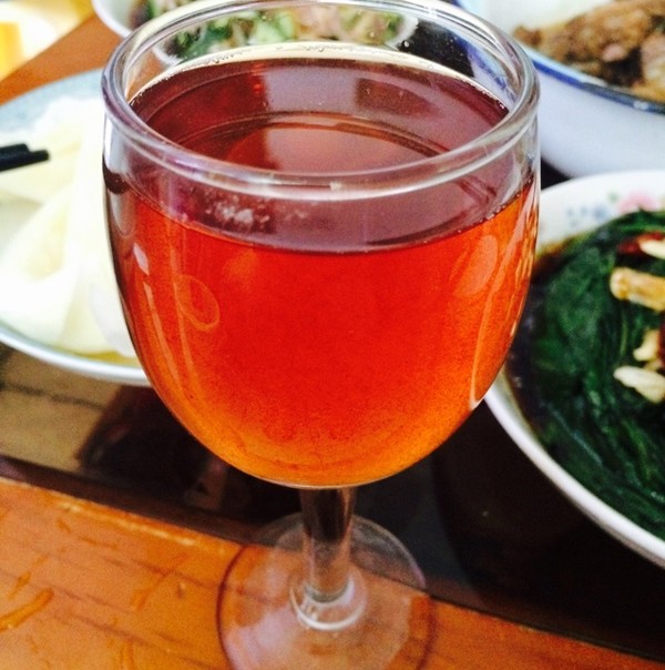 楊梅酒什么時候喝好，喝了上火傷胃嗎？