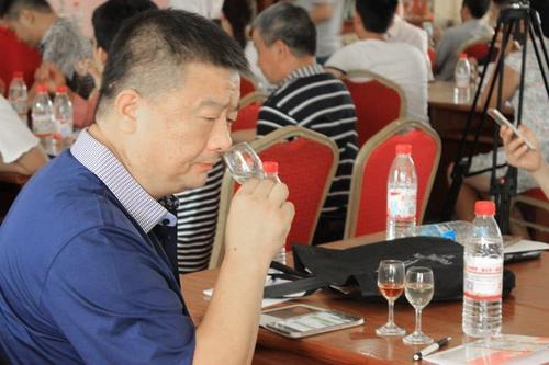 芝麻香型白酒有什么特色？芝麻香型白酒香味是什么樣的？
