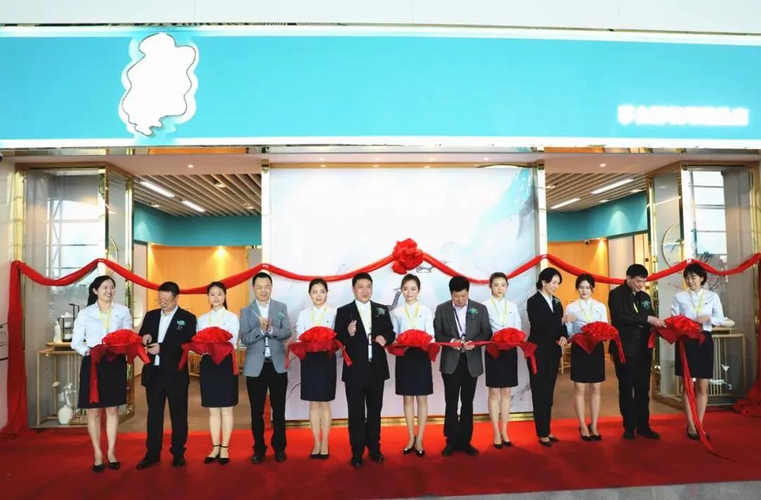茅臺醇首個(gè)機(jī)場精品店在茅臺機(jī)場開業(yè)