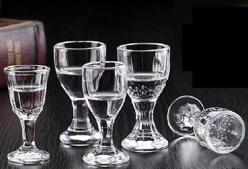 如何分辨新酒和陳年老酒？喝陳年老酒對(duì)人體有什么好處？