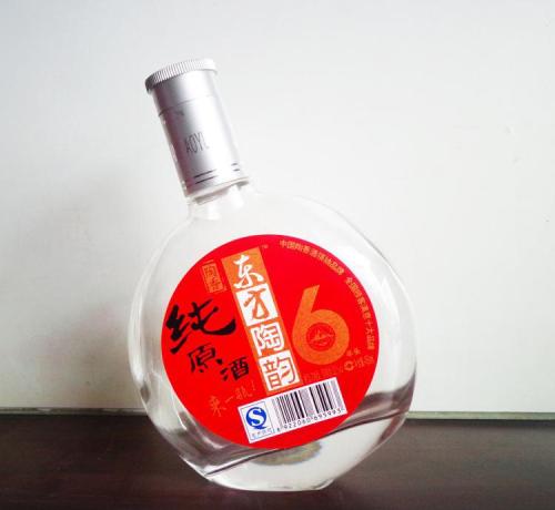 濃香型白酒的釀酒原料是什么？濃香型白酒的制作工藝有什么特點(diǎn)？