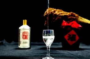 變黃的白酒是好酒？白酒為什么會(huì)變黃