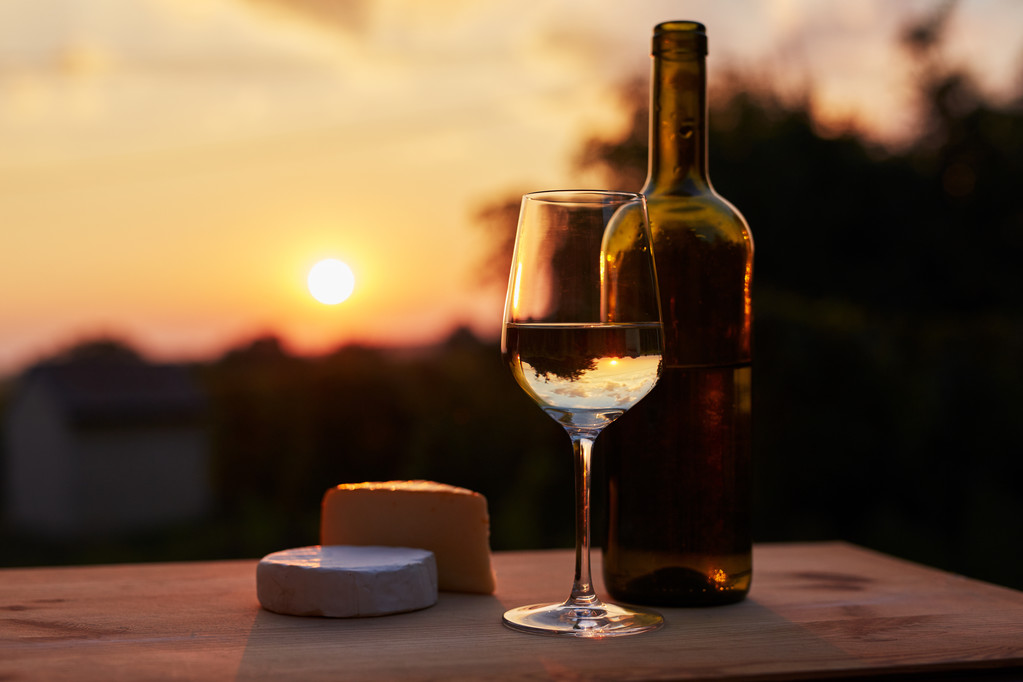 白葡萄酒適合搭配什么食物？白葡萄酒搭配食物的方法
