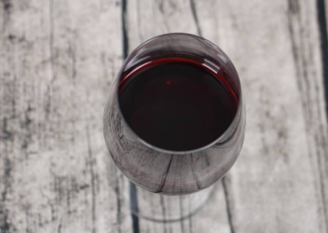 紅酒可以放冰箱嗎？紅酒不建議放冰箱保存