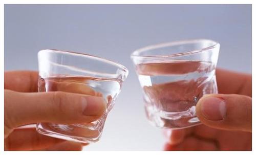 可以用塑料杯喝白酒嗎？哪些杯子不能用來(lái)喝酒？