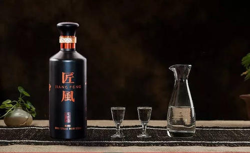 傳統(tǒng)白酒和食用酒精勾兌白酒有什么區(qū)別？酒精勾兌白酒有什么好處？