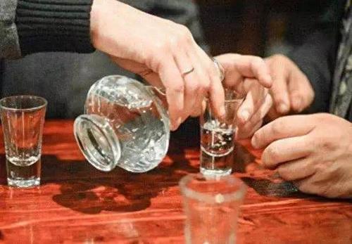 秋天喝白酒有什么好處？最適合喝白酒的季節(jié)是什么時(shí)候？