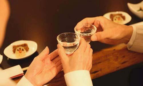存放二十年的白酒還可以喝嗎？為什么陳年白酒比較好喝？