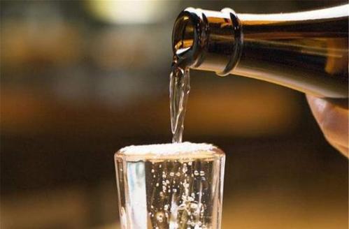 為什么白酒要做餐飲渠道？白酒經(jīng)銷商如何做餐飲渠道？