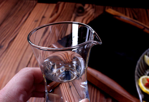 為什么醬香酒低度白酒比較少？什么樣的白酒可以降度？