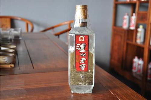 白酒開瓶以后放三年還可以喝嗎？開瓶的白酒可以放多久？