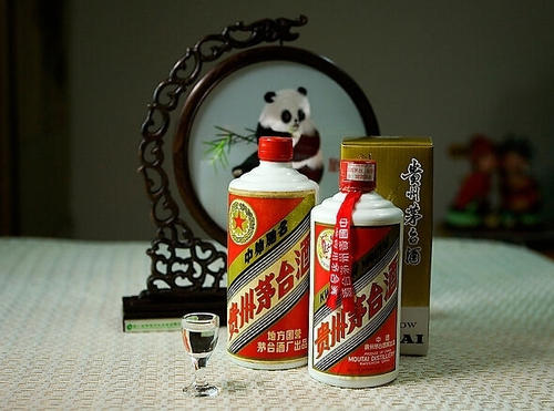 茅臺(tái)老酒是多少年的酒？茅臺(tái)老酒是5年以上的酒。