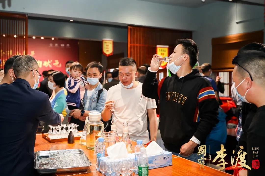 最貴光瓶酒停貨或上摸900元？2020李渡屢陷“幸福的煩惱”