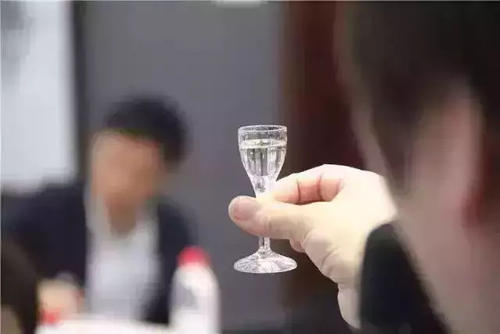 吃中藥可以喝酒嗎？吃了哪些藥不能喝酒？