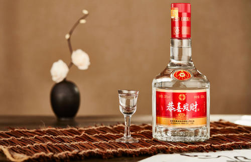 五糧液和瀘州老窖有什么區(qū)別？如何鑒別瀘州老窖真假？