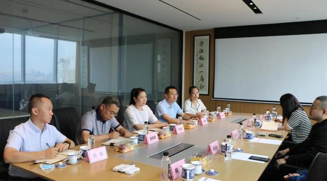 西鳳酒股份公司公司副總經(jīng)理周艷花一行走訪調研上海市場