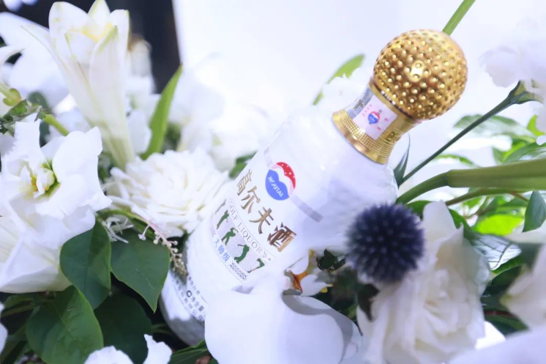高爾夫酒2020年首次集體醬香文化之旅活動(dòng)在茅臺舉行