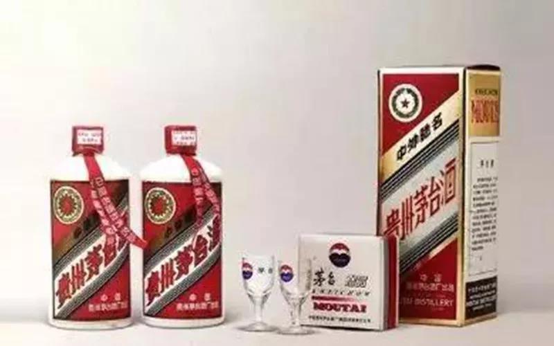 從帶杯茅臺的酒杯，鑒別茅臺酒真?zhèn)蔚姆椒? width=