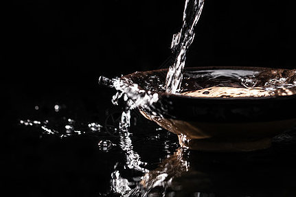 喝白酒怎樣分辨優(yōu)劣？鑒別品質(zhì)的方式
