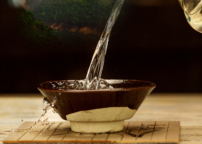  簡(jiǎn)要介紹白酒的制作方式以及原料