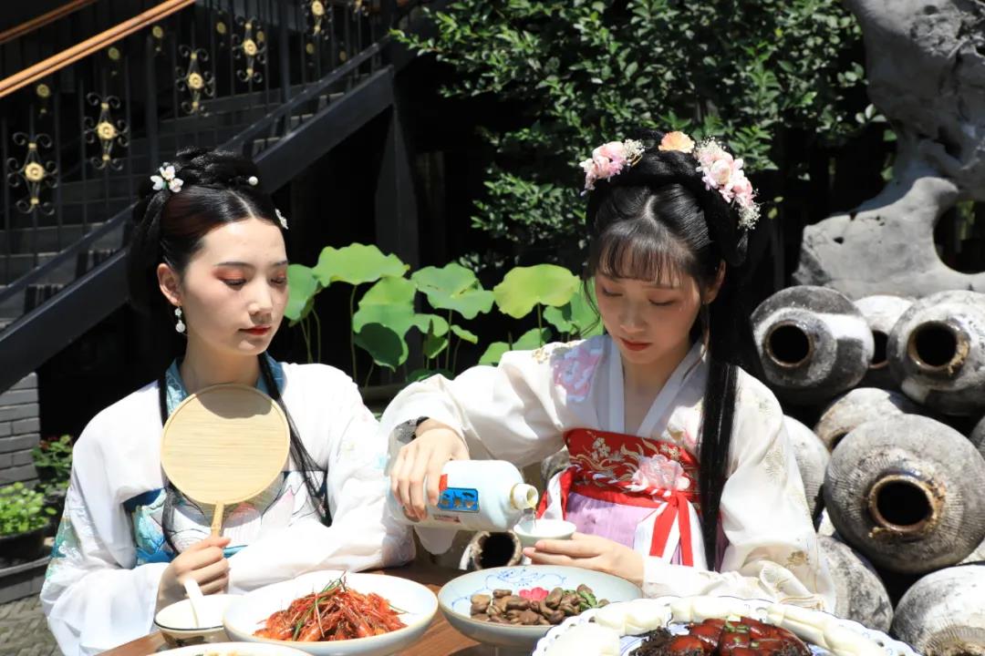 黃酒集團(tuán)再造網(wǎng)紅打卡地，黃酒直播基地新掛牌