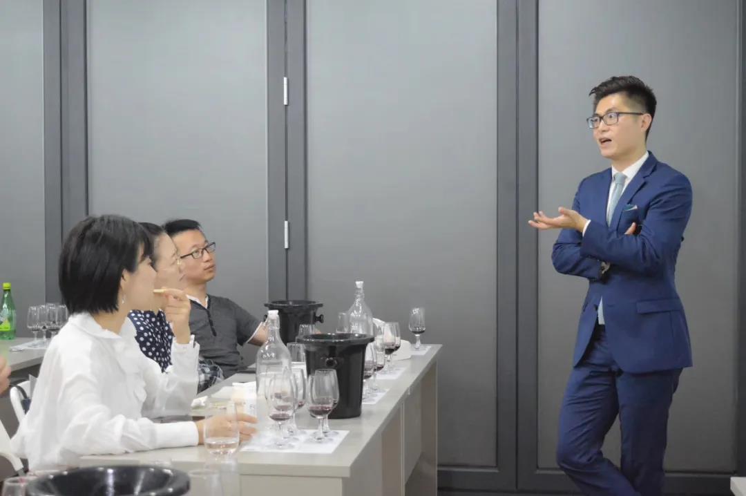馬先辰向世界酒評(píng)界高調(diào)發(fā)出中國聲音！底氣何來？