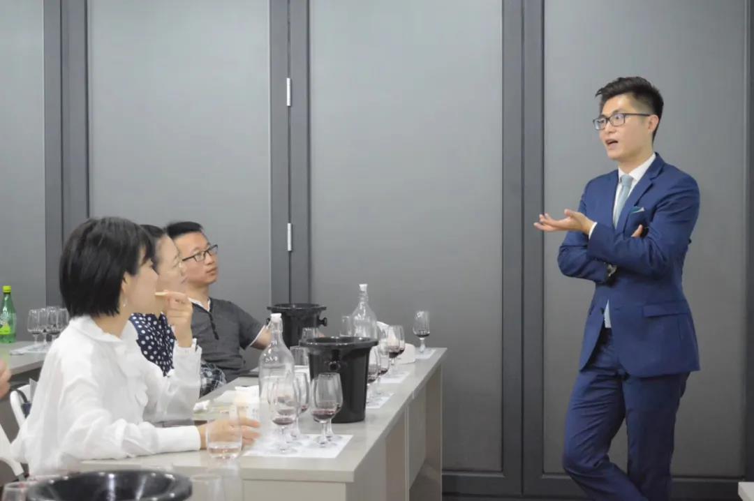 馬先辰創(chuàng)辦個人酒評網(wǎng)站，向世界發(fā)出中國酒評人的聲音