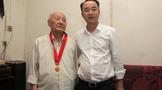 茅臺(tái)高衛(wèi)東走訪慰問(wèn)獲頒“光榮在黨50年”紀(jì)念章老黨員