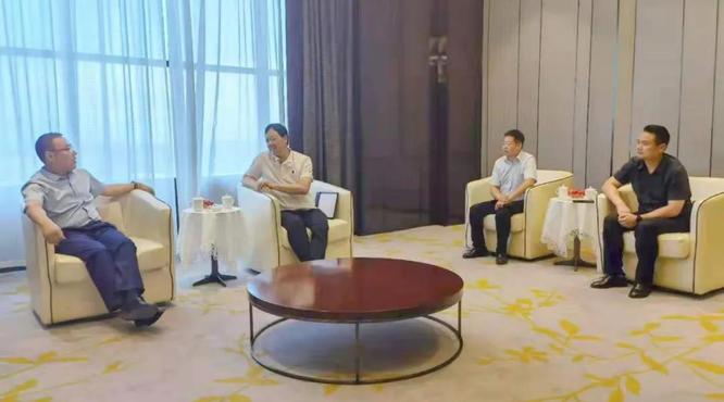 浙江商源集團(tuán)董事長(zhǎng)朱躍明一行來(lái)西鳳集團(tuán)交流學(xué)習(xí)