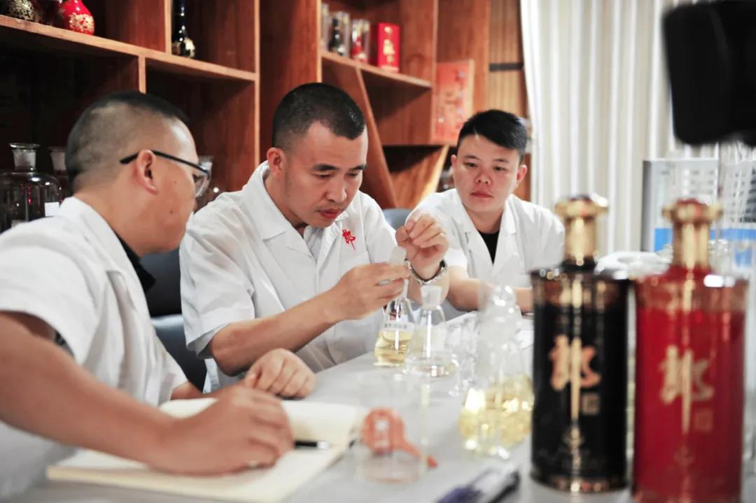 程偉大師釀酒，注入匠心郎酒就有了溫度、情感和靈魂