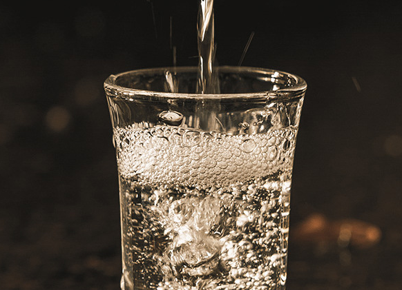 優(yōu)質(zhì)白酒選購方式？怎么分辨純糧食酒？