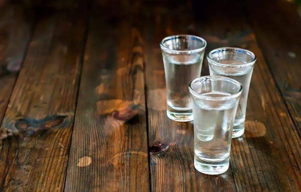 簡述喝白酒兌雪碧喝有什么危害？