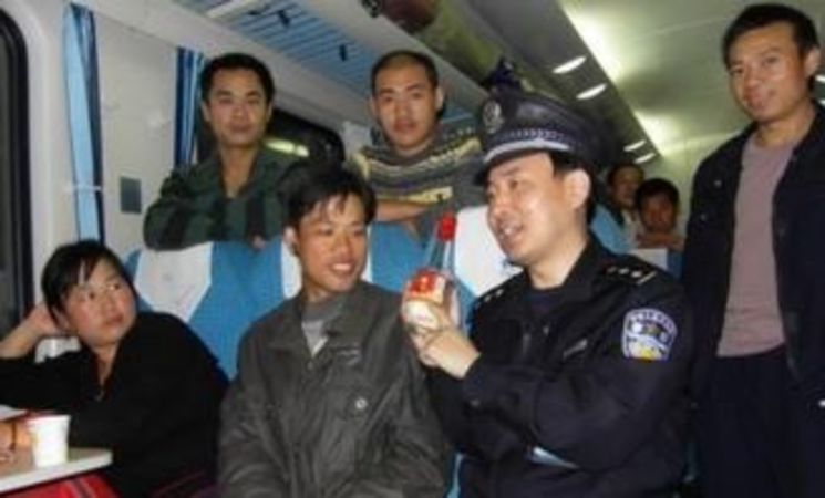 坐火車規(guī)定可以帶幾瓶白酒(現在坐火車允許帶幾瓶白酒)