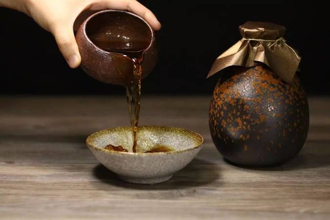 啤酒黃酒哪個(gè)容易醉(黃酒容易醉還是啤酒容易醉)