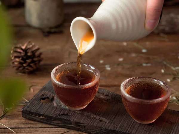 黃酒的正確顏色是什么(正宗的黃酒是什么顏色)