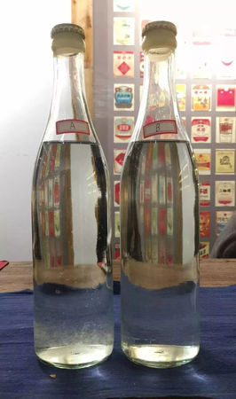 白酒內有xu狀物是怎么回事(白酒里面有絮狀物是怎么回事)