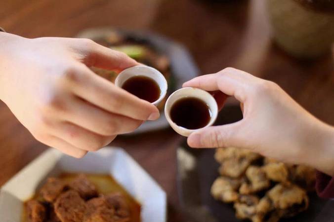 中國(guó)人喜歡喝什么白酒(中國(guó)人愛(ài)喝什么白酒)